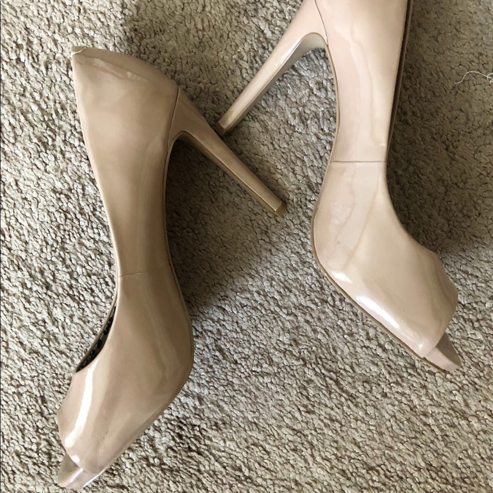 Peep-toe heels